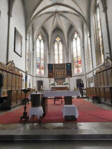 Stadtpfarrkirche mit kurzer Andacht Stadtpfarrkirche mit kurzer Andacht